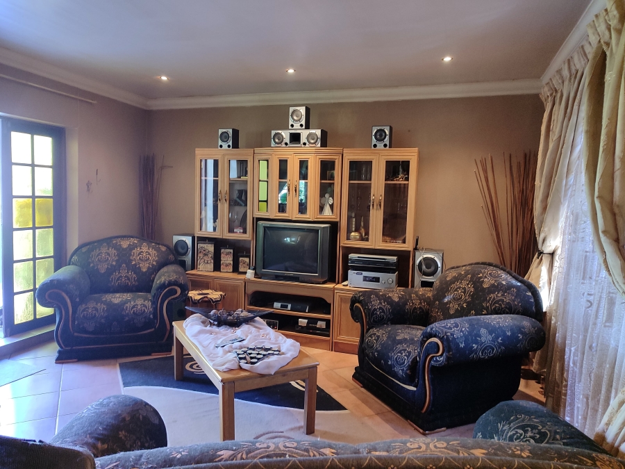 5 Bedroom Property for Sale in Songloed North West